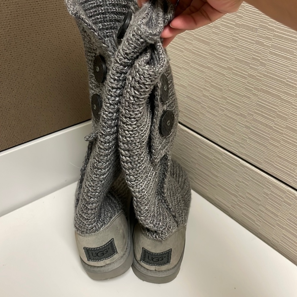 UGGS Gray knit boots